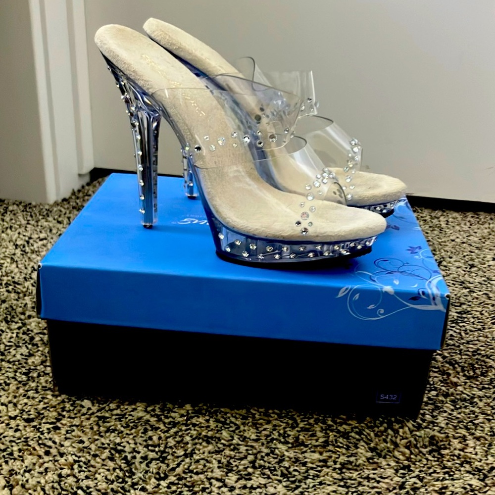 Fabulicious size 6 bodybuilding competition heels